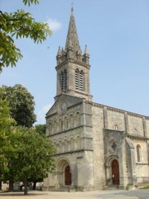 Eglise Saint-Christoly.jpg